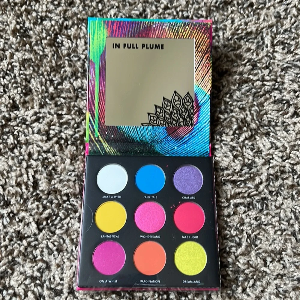 Milani eyeshadow palette - Picture 2 of 5